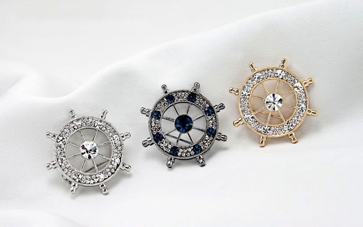 TB016 | Austrian Crystal Men's Modern Boat Ship’s Wheel Suit Brooch Pin Jacket Accessories – White or Blue